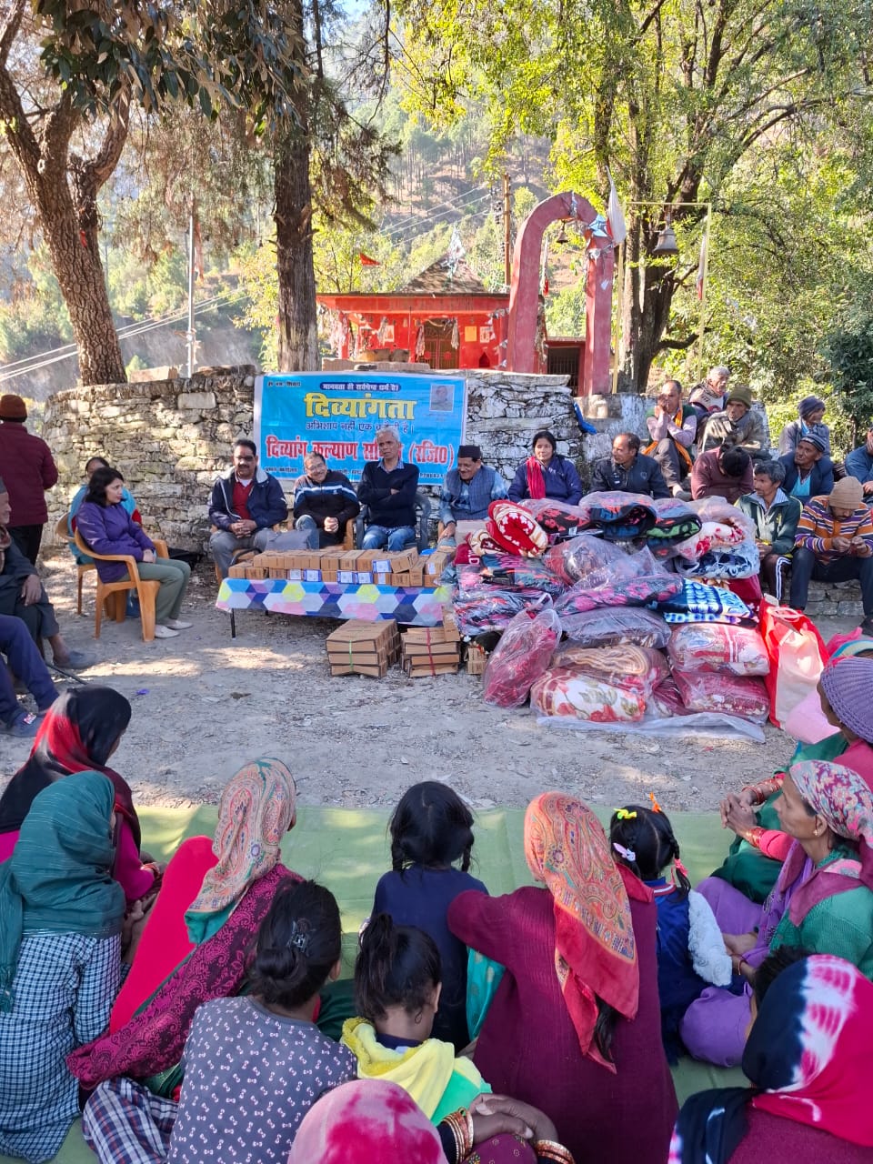 नैनीताल 👉दिव्यांग कल्याण समिति सदस्यों द्वारा दूर दराज ग्रमीण क्षेत्र रेकुना में शिविर लगाकर जरूरत मन्दो को बांटे कंबल