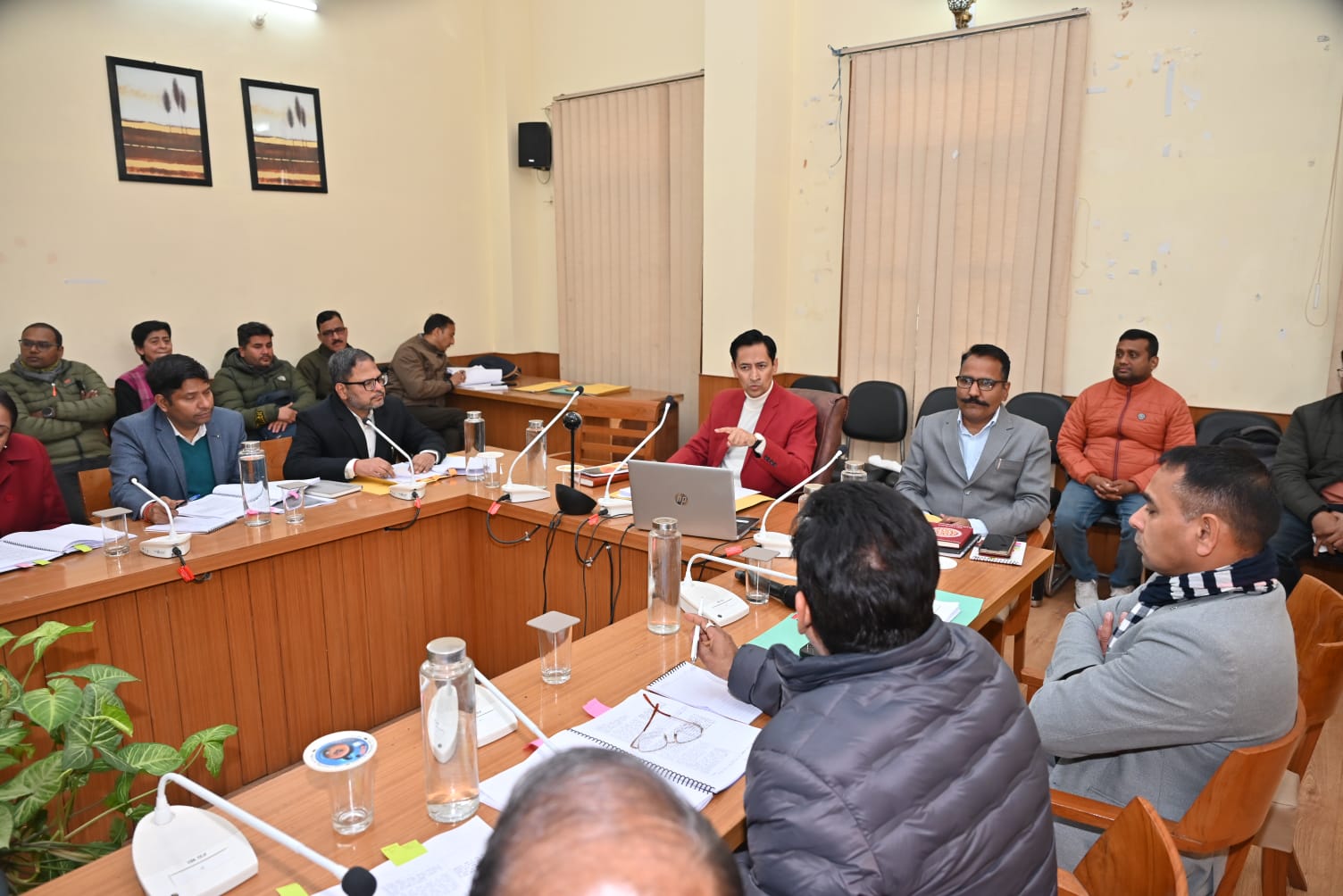 प्राधिकरण बोर्ड बैठक में कुमाऊं कमिश्नर दीपक रावत ने अवैध अतिक्रमण को लेकर अधिकारियों को दिए निर्देश