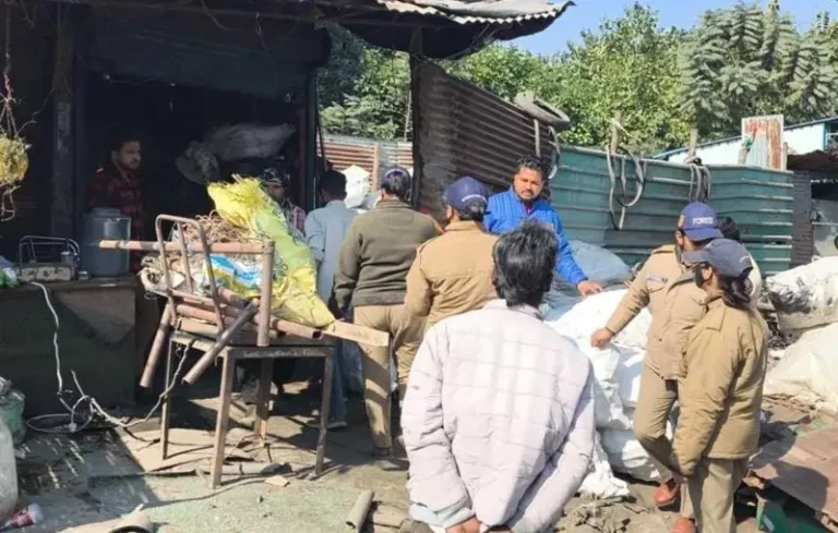 वन भूमि पर बुलडोज़र की आहट, लालकुआं में 135 दुकानें चिन्हित