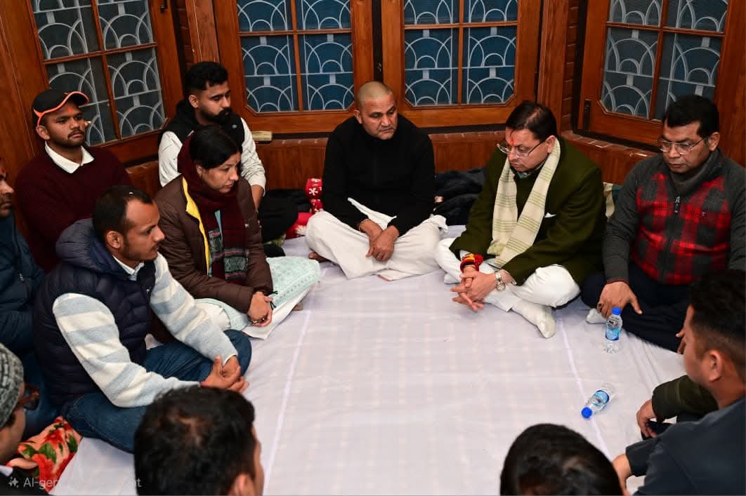 भीमताल विधायक राम सिंह कैड़ा के आवास पहुंचे मुख्यमंत्री धामी, माताजी के निधन पर जताया गहरा शोक