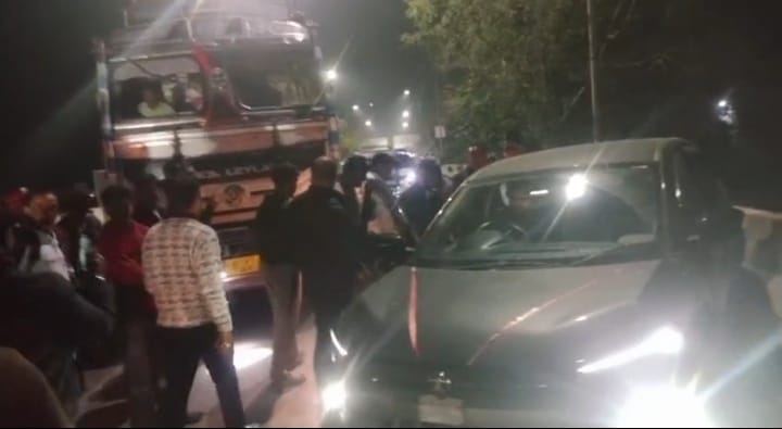 NH109 हाईवे पर नशे में धुत्त ट्रक चालक ने पांच वाहनों को रौंदा: नशे में ट्रक चालक बना मौत का सौदागर देखें — कब होगी कार्रवाई?