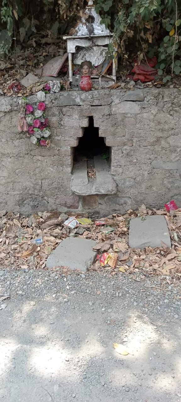 सदियों पुराना जल स्रोत सूखा, प्रशासन की चुप्पी पर उठे सवाल—समाजसेवी बृजवासी ने पुनर्जीवन की उठाई मांग