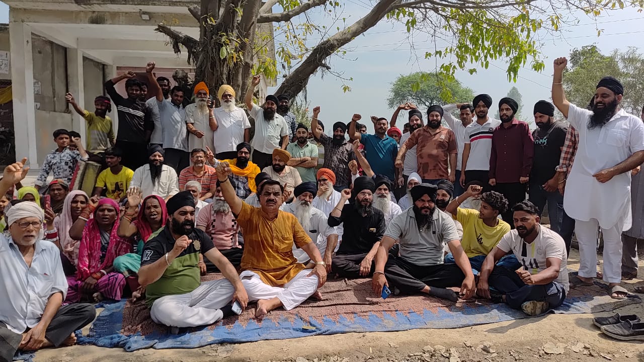 राजकुमार ठुकराल के नेतृत्व में महतोष-नवाबगंज सड़क को लेकर ग्रामीणों का प्रदर्शन, जाम लगाकर किया जोरदार विरोध