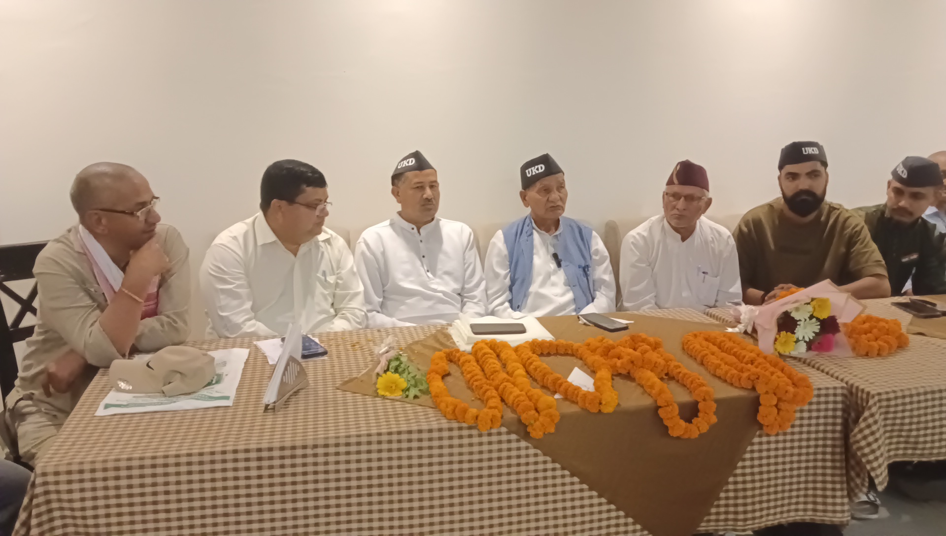 काशी सिंह ऐरी के नेतृत्व में UKD की हुंकार: 2027 चुनाव की रणनीति तैयार, सिडकुल में मजदूर शोषण पर गरजी पार्टी: देखें वीडियो