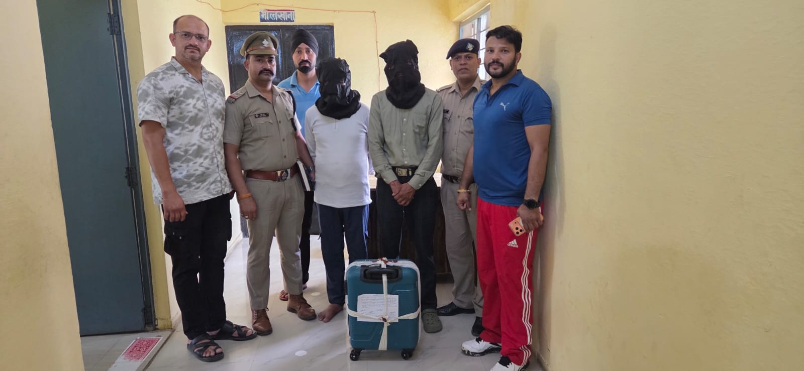 आईजी रिद्धिम अग्रवाल व एसएसपी मंजूनाथ टीसी के एक्शन से नशा तस्करों में हड़कंप, बुटीक टेलर की दुकान की आड़ में चल रहा था चरस का धंधा, 10 लाख की 05 किलो चरस बरामद देखें वीडियो