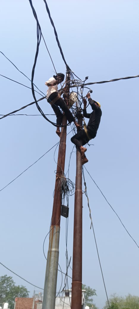 बिंदुखत्ता निवासी बिजली विभाग कर्मचारी जो कल पोल से गिरकर हुआ था घायल इलाज के दौरान प्रेम कोरंगा ने तोड़ा दम, क्षेत्र में शोक की लहर