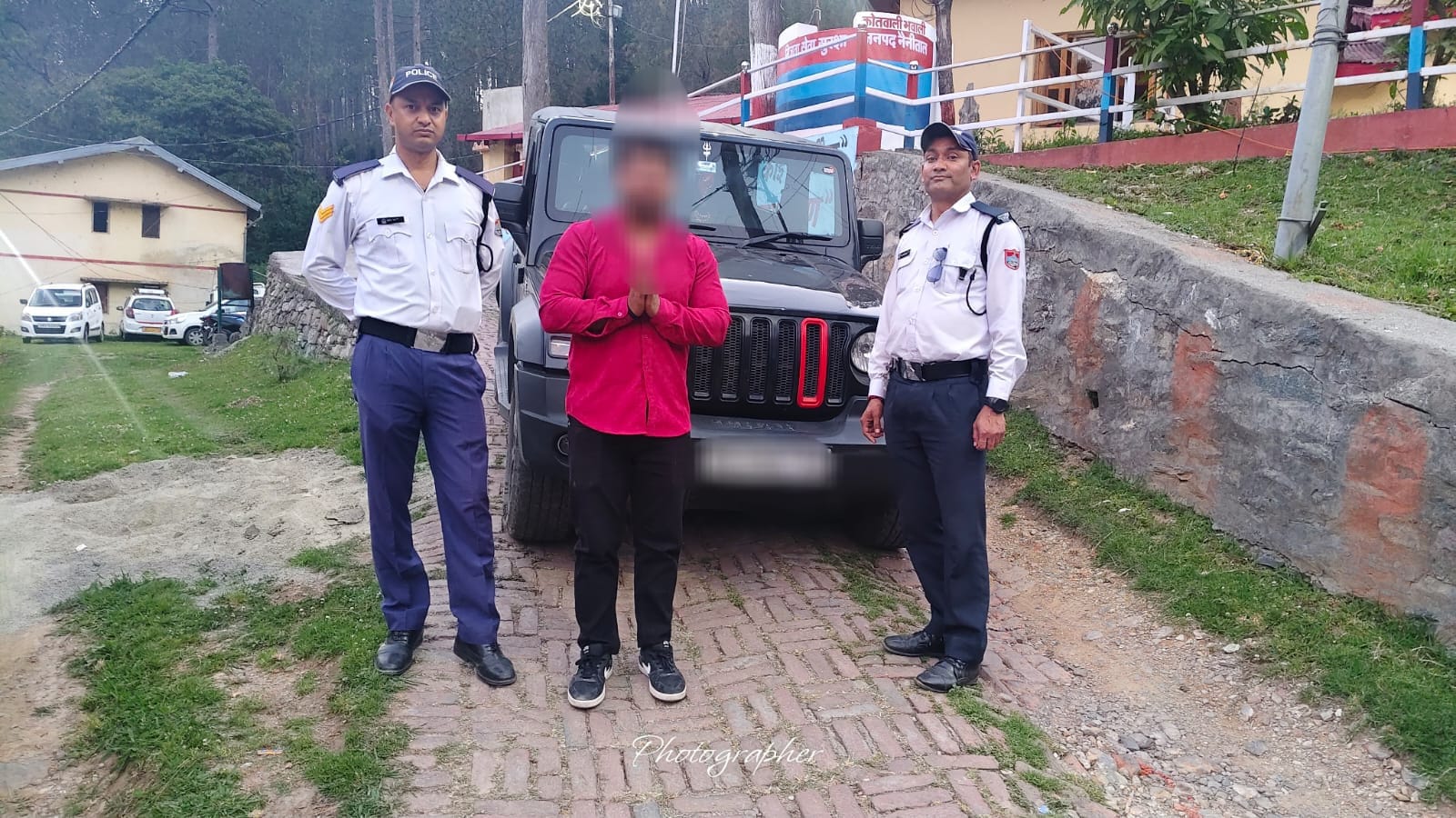 कैची धाम मार्ग पर थार में खतरनाक स्टंट, पुलिस ने उतारा ‘स्टंटबाजी’ का भूत, देखें वायरल वीडियो