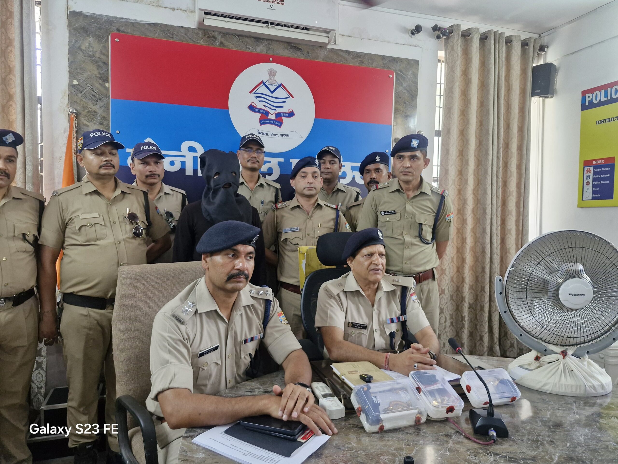 आईजी रिद्धिम अग्रवाल व एसएसपी डॉ. मंजुनाथ टीसी की सख्ती रंग लाई, एसएसआई दीपक बिष्ट और चौकी इंचार्ज गौरव जोशी ने 35 लाख के जेवरों संग शातिर चोर दबोचा देखें वीडियो