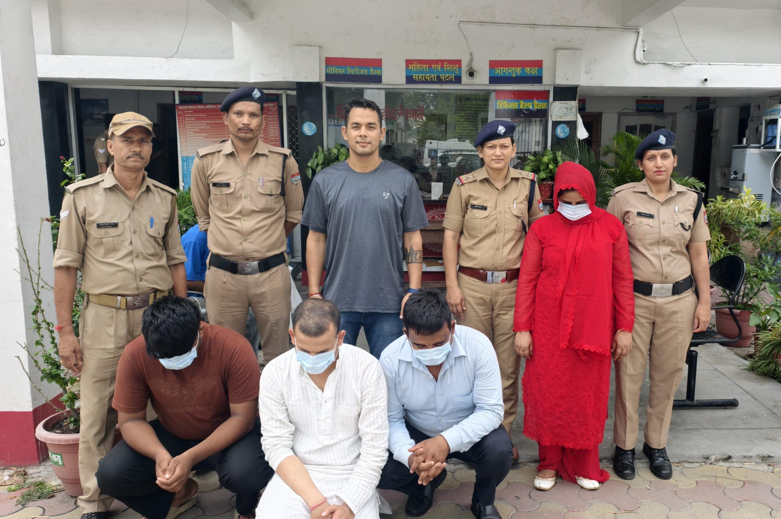 हल्द्वानी एसएसपी डॉ. मंजूनाथ टीसी के निर्देशन में AHTU और हल्द्वानी पुलिस की बड़ी कार्रवाई, स्पा सेंटर की आड़ में चल रहे सेक्स रैकेट का भंडाफोड़:देखें वीडियो