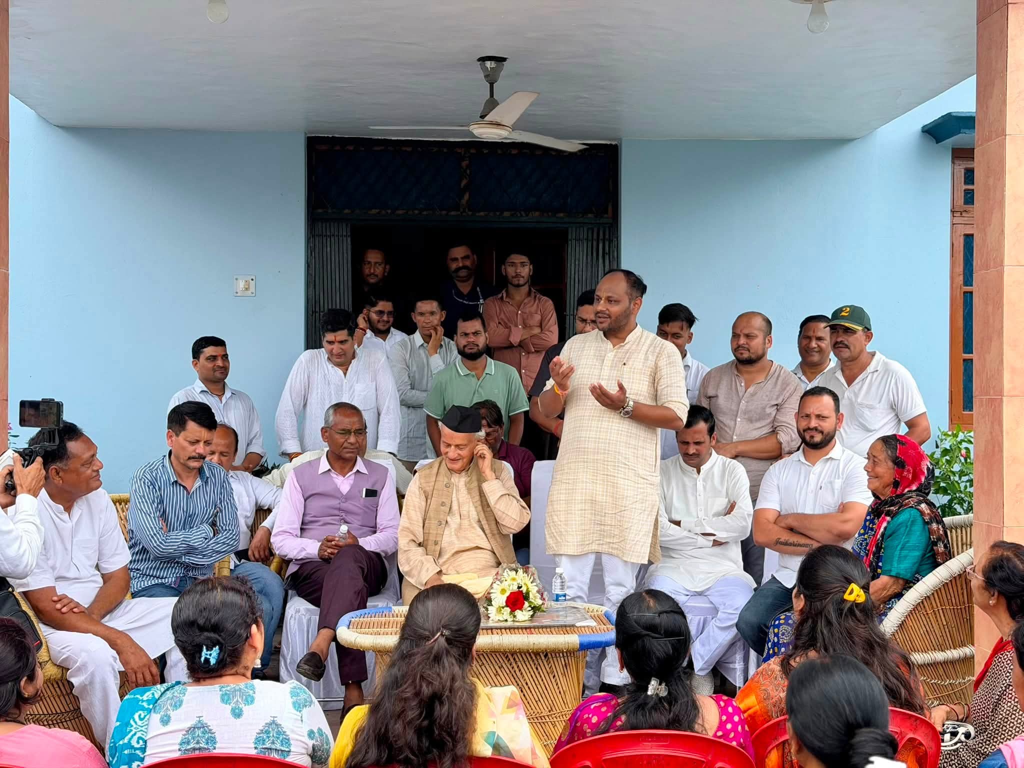 56 विधानसभा लालकुआं से जनता की पहली पसंद दीपेंद्र कोश्यारी के आवास पर लगा दिग्गज नेताओं का जमावड़ा 2027 चुनाव का फुका बिगुल