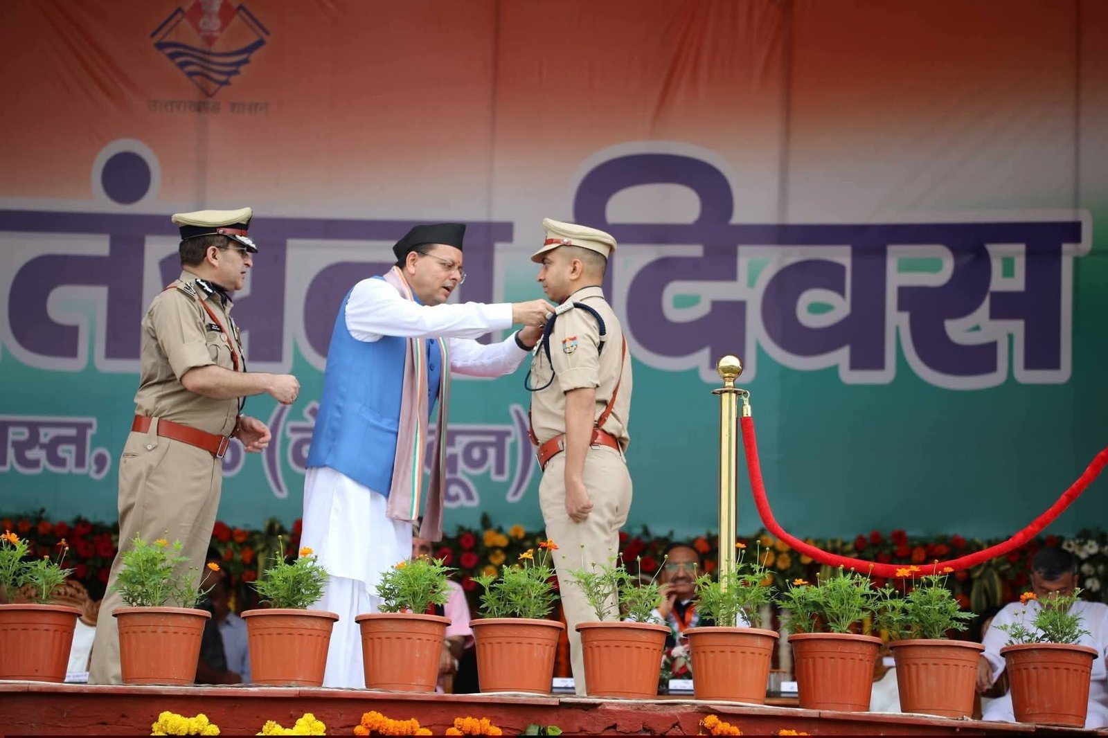 अपर पुलिस अधीक्षक, साइबर क्राइम पुलिस थाना देहरादून शांतनु पाराशर को मुख्यमंत्री सराहनीय सेवा पदक से किया गया सम्मानित