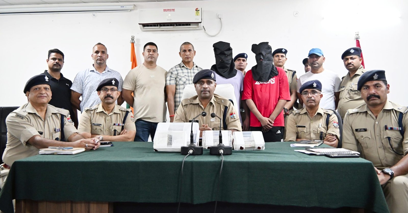 गोरापड़ाव डकैती कांड में बड़ा खुलासा: जुए में हारी रकम की भरपाई के लिए डाली डकैती, दो आरोपी गिरफ्तार देखें वीडियो