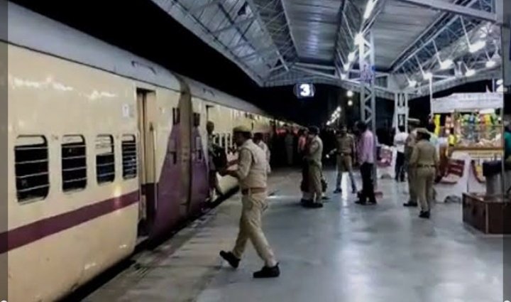 लालकुआं स्टेशन पर बेहोश मिले पति-पत्नी, चाय पीने के बाद बिगड़ी हालत… जहरखुरानी गिरोह की आशंका से मचा हड़कंप