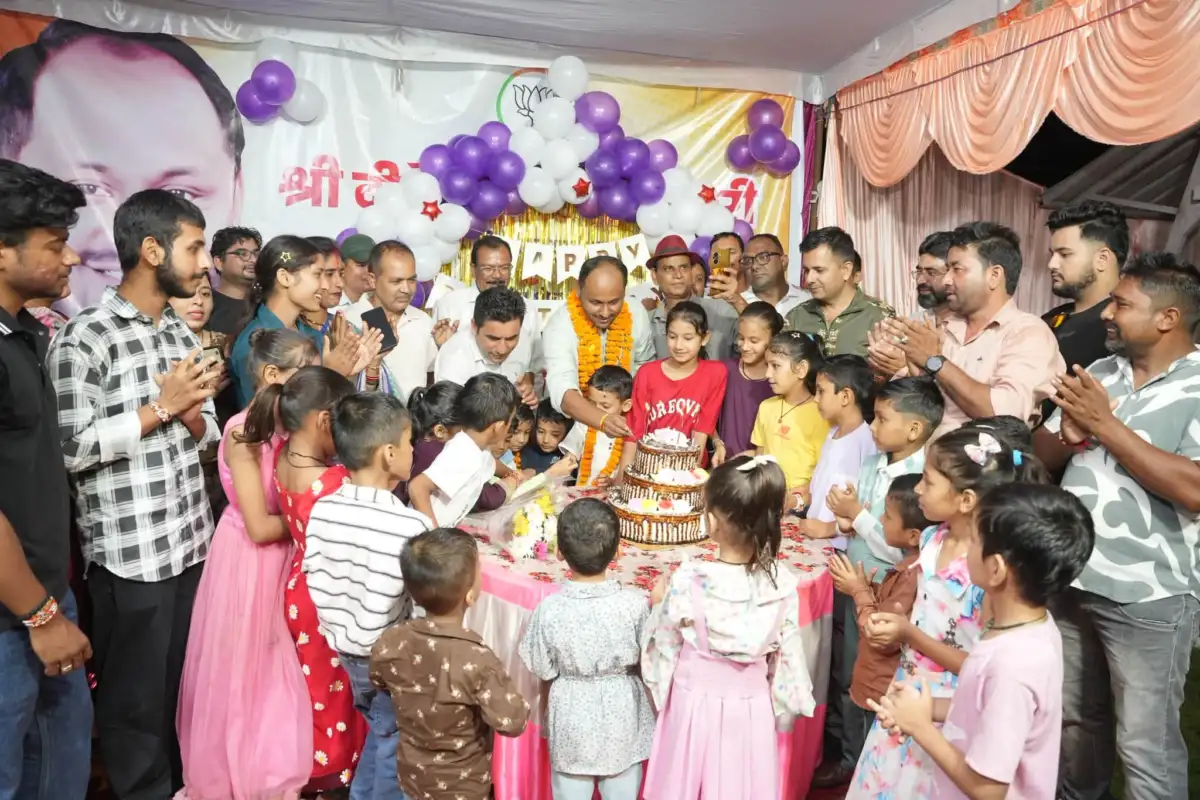 लालकुआं-बिंदुखत्ता में हर्षोल्लास से मनाया गया दीपेंद्र कोश्यारी का जन्मदिन, ‘हमारा नेता कैसा हो’ के नारों से गूंजा क्षेत्र